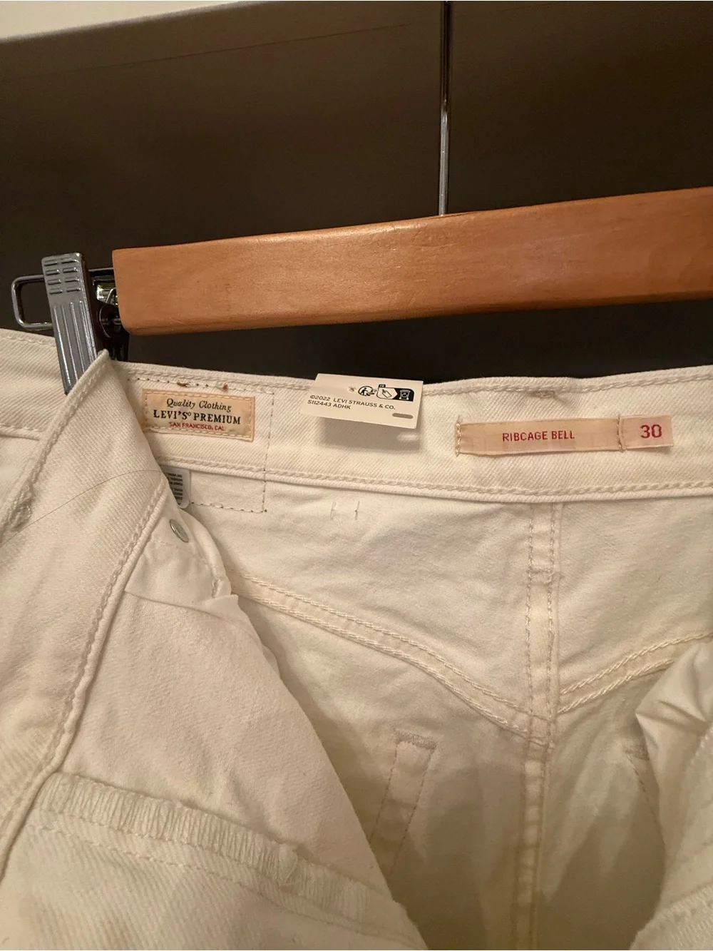 Levi's Women's Wide or Bell Leg Cream Jeans 30 x 30